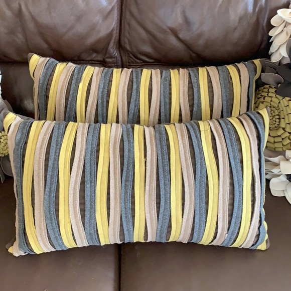 Two throw cushions - Picture 6 of 6